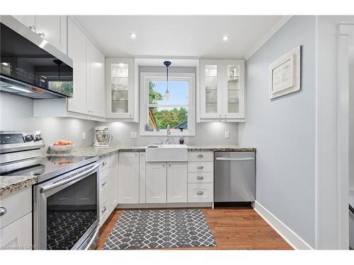 415 Henderson Road, Burlington, ON - Indoor Photo Showing Kitchen With Upgraded Kitchen