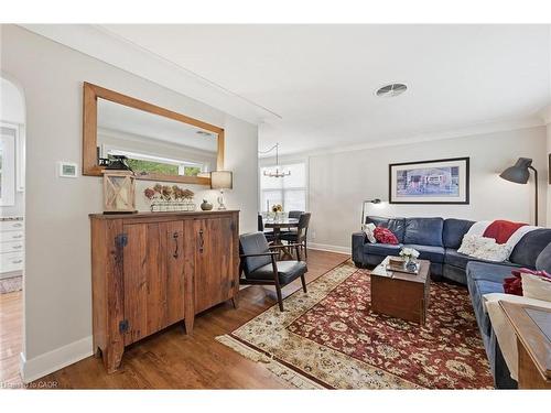415 Henderson Road, Burlington, ON - Indoor Photo Showing Living Room