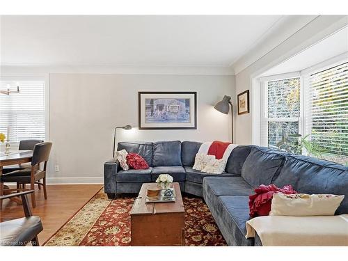415 Henderson Road, Burlington, ON - Indoor Photo Showing Living Room