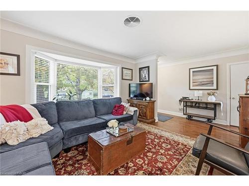 415 Henderson Road, Burlington, ON - Indoor Photo Showing Living Room