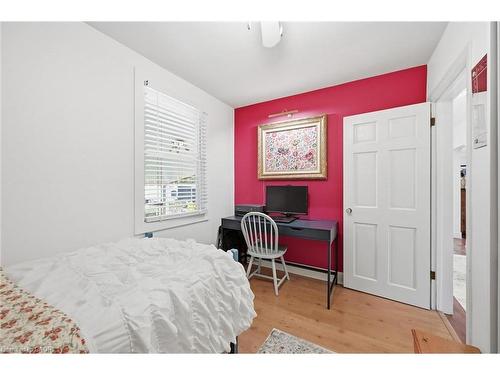 415 Henderson Road, Burlington, ON - Indoor Photo Showing Bedroom