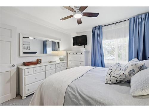 415 Henderson Road, Burlington, ON - Indoor Photo Showing Bedroom