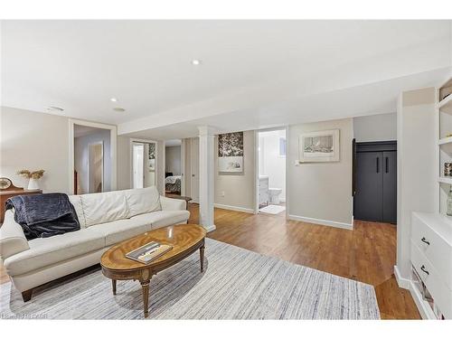 415 Henderson Road, Burlington, ON - Indoor Photo Showing Living Room