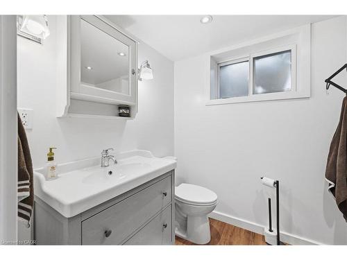415 Henderson Road, Burlington, ON - Indoor Photo Showing Bathroom
