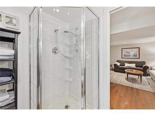 415 Henderson Road, Burlington, ON - Indoor Photo Showing Bathroom