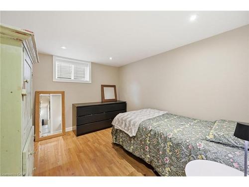 415 Henderson Road, Burlington, ON - Indoor Photo Showing Bedroom