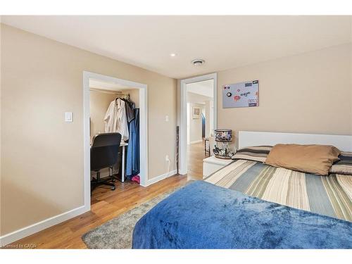 415 Henderson Road, Burlington, ON - Indoor Photo Showing Bedroom
