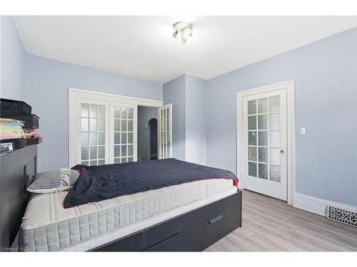 117 Ray Street N, Hamilton, ON - Indoor Photo Showing Bedroom