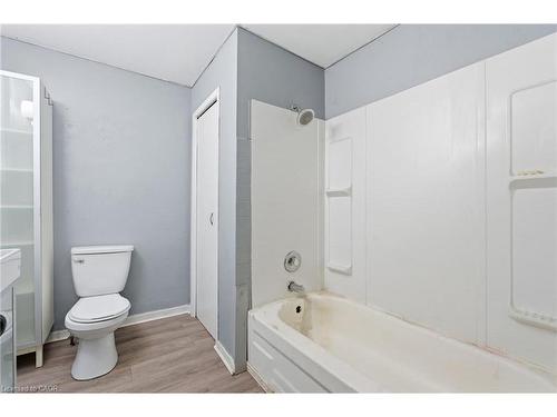 117 Ray Street N, Hamilton, ON - Indoor Photo Showing Bathroom