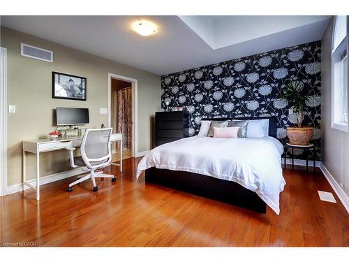 21 Mullin Drive, Guelph, ON - Indoor Photo Showing Bedroom