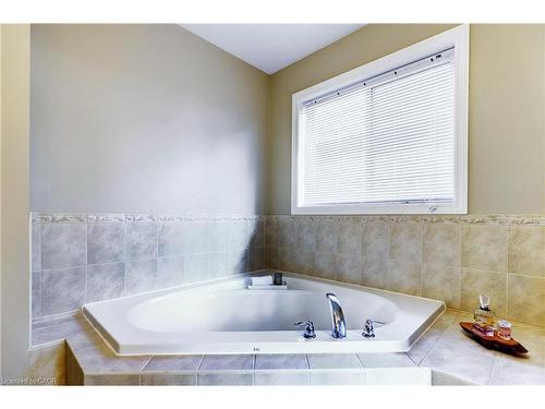 21 Mullin Drive, Guelph, ON - Indoor Photo Showing Bathroom