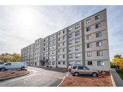 504-18 Holborn Court  Kitchener, ON N2A 4A1