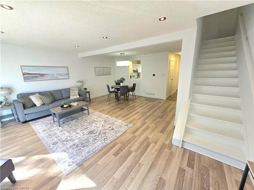 5-26 Poplar Drive, Cambridge, ON - Indoor Photo Showing Living Room