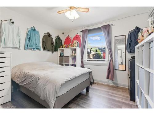 267 Thayer Avenue, Hamilton, ON - Indoor Photo Showing Bedroom