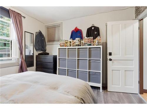 267 Thayer Avenue, Hamilton, ON - Indoor Photo Showing Bedroom