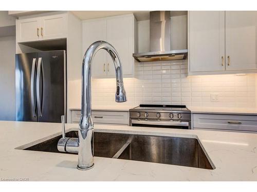 4 Lily Lane, Guelph, ON - Indoor Photo Showing Kitchen With Upgraded Kitchen