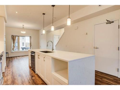 4 Lily Lane, Guelph, ON - Indoor Photo Showing Kitchen With Upgraded Kitchen