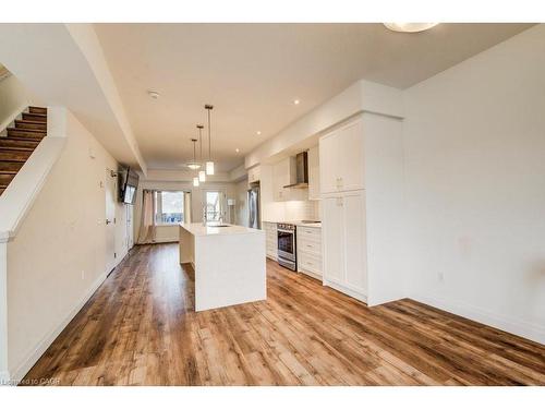 4 Lily Lane, Guelph, ON - Indoor Photo Showing Kitchen