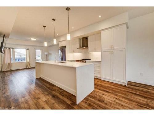 4 Lily Lane, Guelph, ON - Indoor Photo Showing Kitchen With Upgraded Kitchen