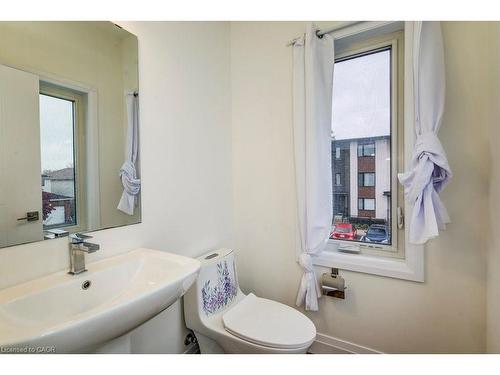 4 Lily Lane, Guelph, ON - Indoor Photo Showing Bathroom