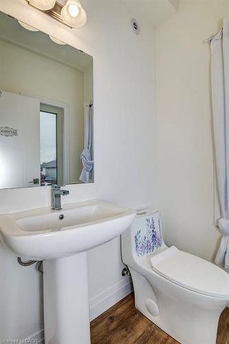 4 Lily Lane, Guelph, ON - Indoor Photo Showing Bathroom