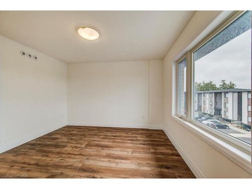 4 Lily Lane, Guelph, ON - Indoor Photo Showing Other Room