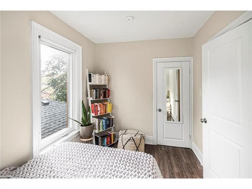 319 Hunter Street W, Hamilton, ON - Indoor Photo Showing Bedroom