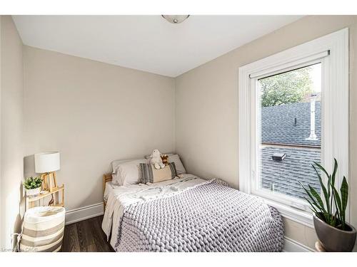 319 Hunter Street W, Hamilton, ON - Indoor Photo Showing Bedroom