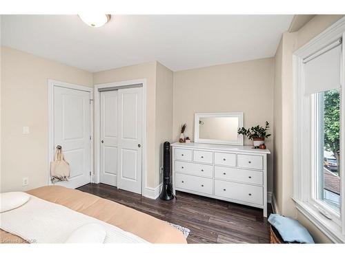 319 Hunter Street W, Hamilton, ON - Indoor Photo Showing Bedroom
