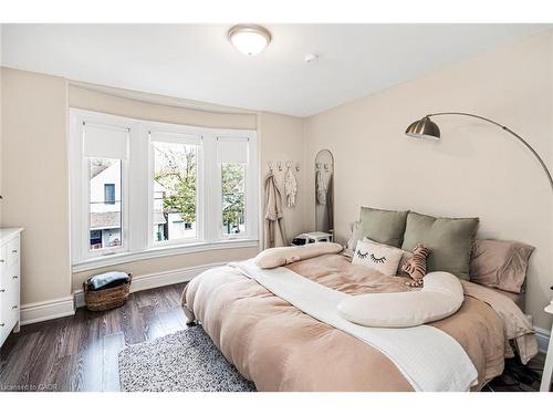 319 Hunter Street W, Hamilton, ON - Indoor Photo Showing Bedroom