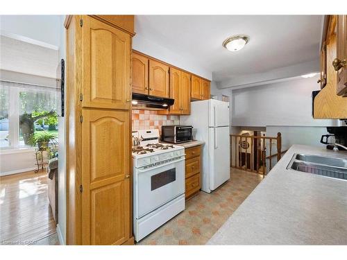 33 Hastings Boulevard, Guelph, ON - Indoor Photo Showing Kitchen With Double Sink