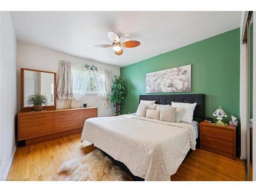 33 Hastings Boulevard, Guelph, ON - Indoor Photo Showing Bedroom