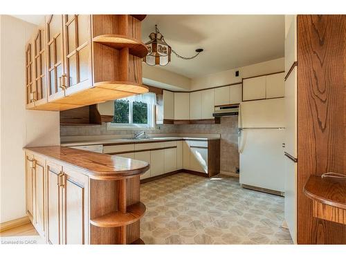 654 Hiawatha Boulevard, Ancaster, ON - Indoor Photo Showing Kitchen With Double Sink