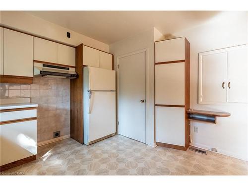 654 Hiawatha Boulevard, Ancaster, ON - Indoor Photo Showing Kitchen