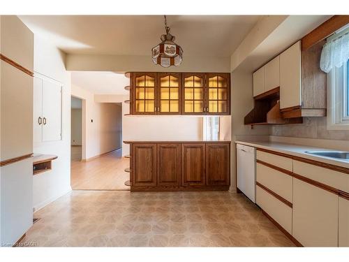 654 Hiawatha Boulevard, Ancaster, ON - Indoor Photo Showing Kitchen