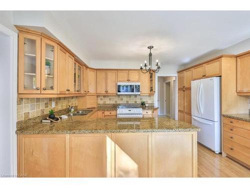 700 Fieldstone Road, Mississauga, ON - Indoor Photo Showing Kitchen With Double Sink