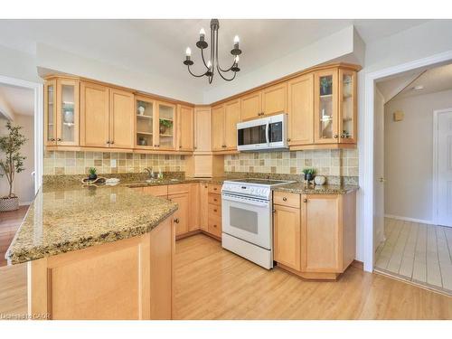 700 Fieldstone Road, Mississauga, ON - Indoor Photo Showing Kitchen