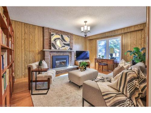 700 Fieldstone Road, Mississauga, ON - Indoor Photo Showing Living Room With Fireplace