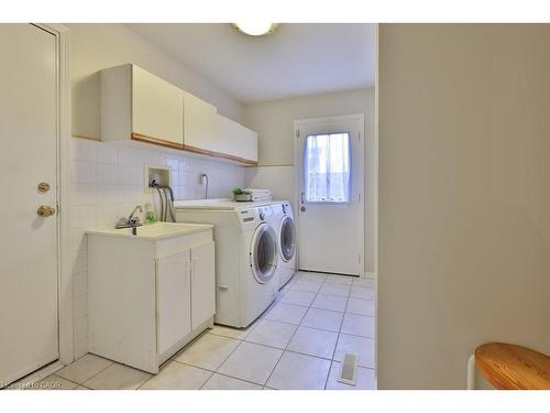 700 Fieldstone Road, Mississauga, ON - Indoor Photo Showing Laundry Room