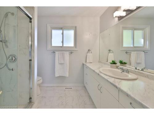 700 Fieldstone Road, Mississauga, ON - Indoor Photo Showing Bathroom