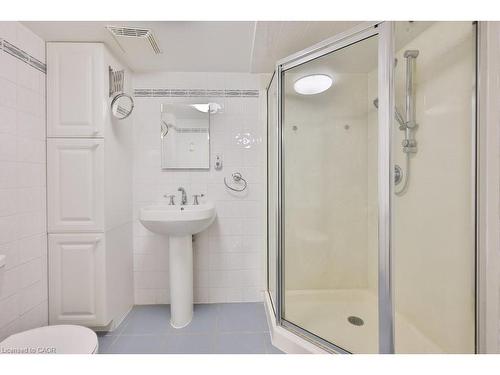 700 Fieldstone Road, Mississauga, ON - Indoor Photo Showing Bathroom