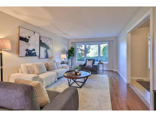 700 Fieldstone Road, Mississauga, ON - Indoor Photo Showing Living Room