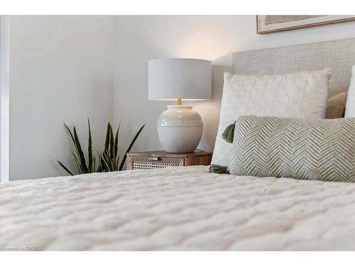 1405-2007 James Street, Burlington, ON - Indoor Photo Showing Bedroom