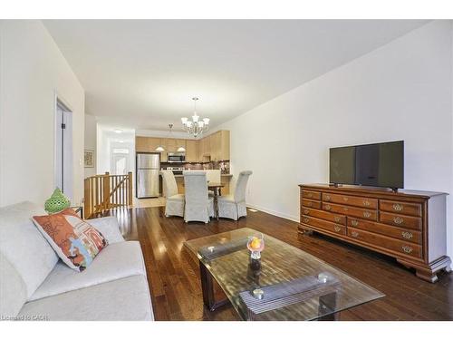 10 Cornflower Crescent, Hamilton, ON - Indoor Photo Showing Living Room