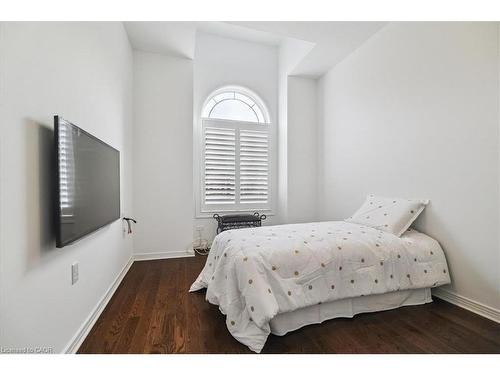 10 Cornflower Crescent, Hamilton, ON - Indoor Photo Showing Bedroom