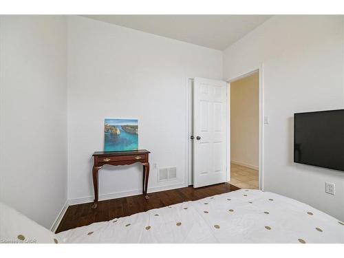 10 Cornflower Crescent, Hamilton, ON - Indoor Photo Showing Bedroom