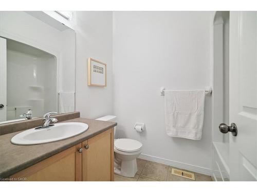 10 Cornflower Crescent, Hamilton, ON - Indoor Photo Showing Bathroom