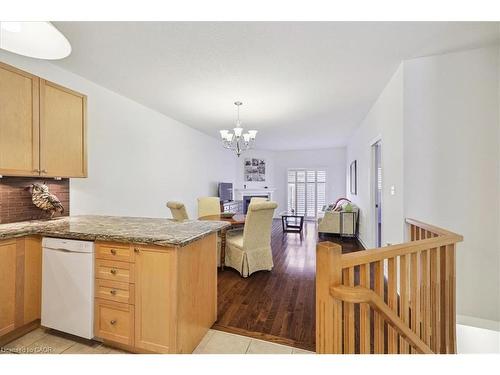 10 Cornflower Crescent, Hamilton, ON - Indoor Photo Showing Kitchen