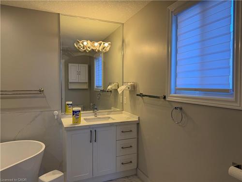 425 Old Oak Drive, Waterloo, ON - Indoor Photo Showing Bathroom
