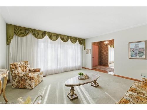 1235 Barton Street, Stoney Creek, ON - Indoor Photo Showing Living Room